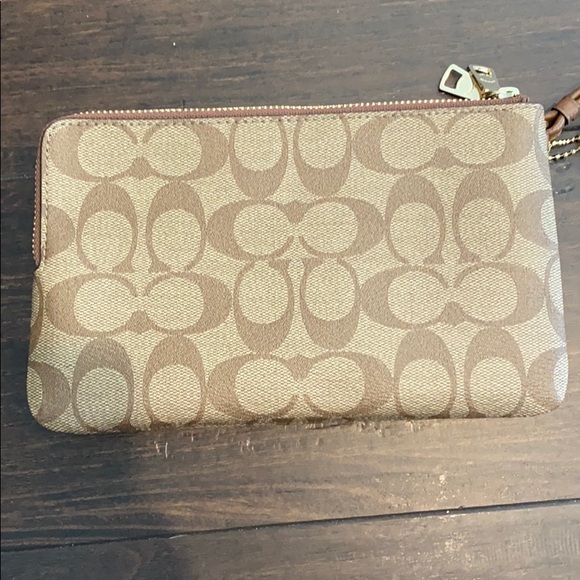 Coach Wristlet - Picture 6 of 8